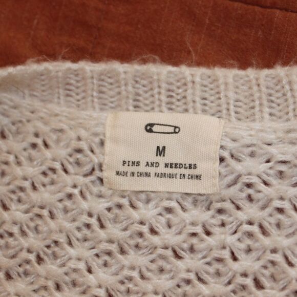URBAN OUTFITTERS Cream Pullover Sweater Women Size Medium - Picture 8 of 10